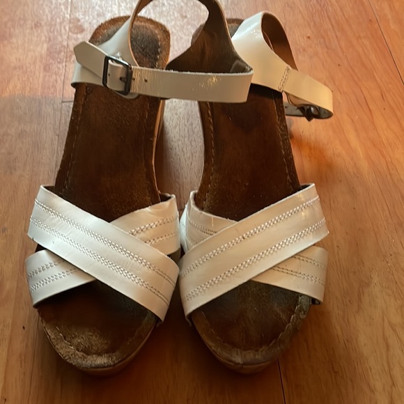 Urban Outfitters wooden clog sandals. Size 8 - Picture 5 of 9